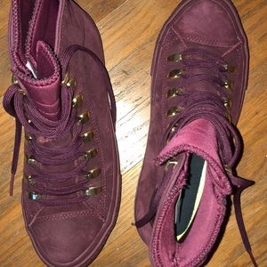 Women’s size 9 maroon waterproof Converse